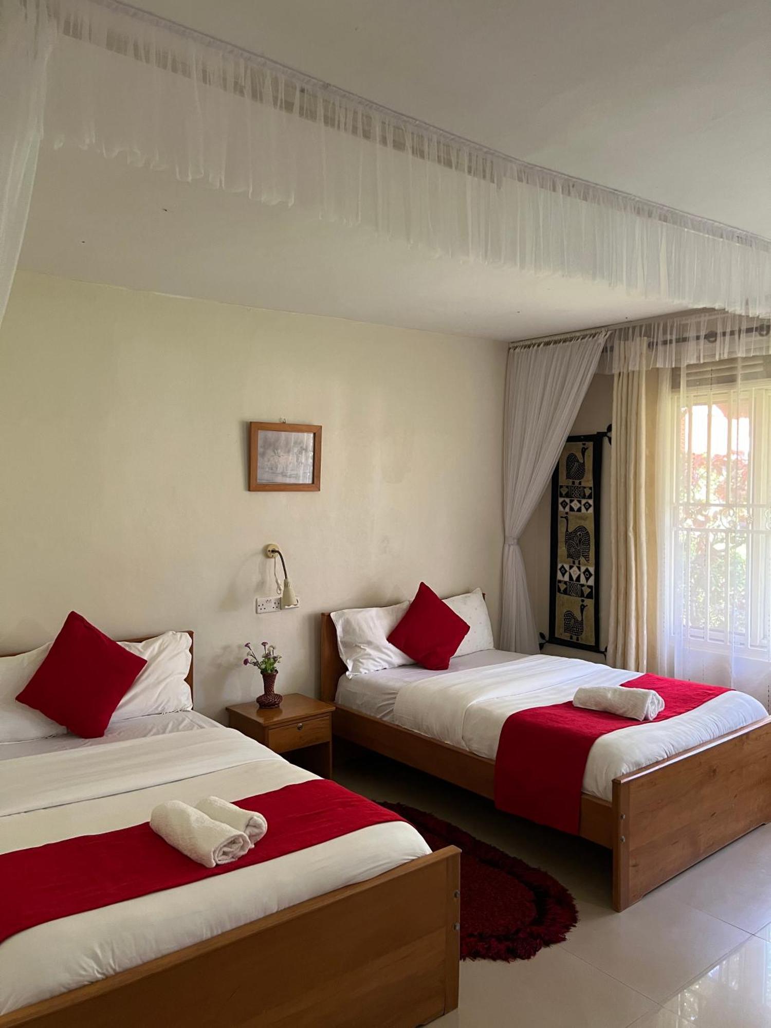 Sunset Hotel Entebbe Exterior photo