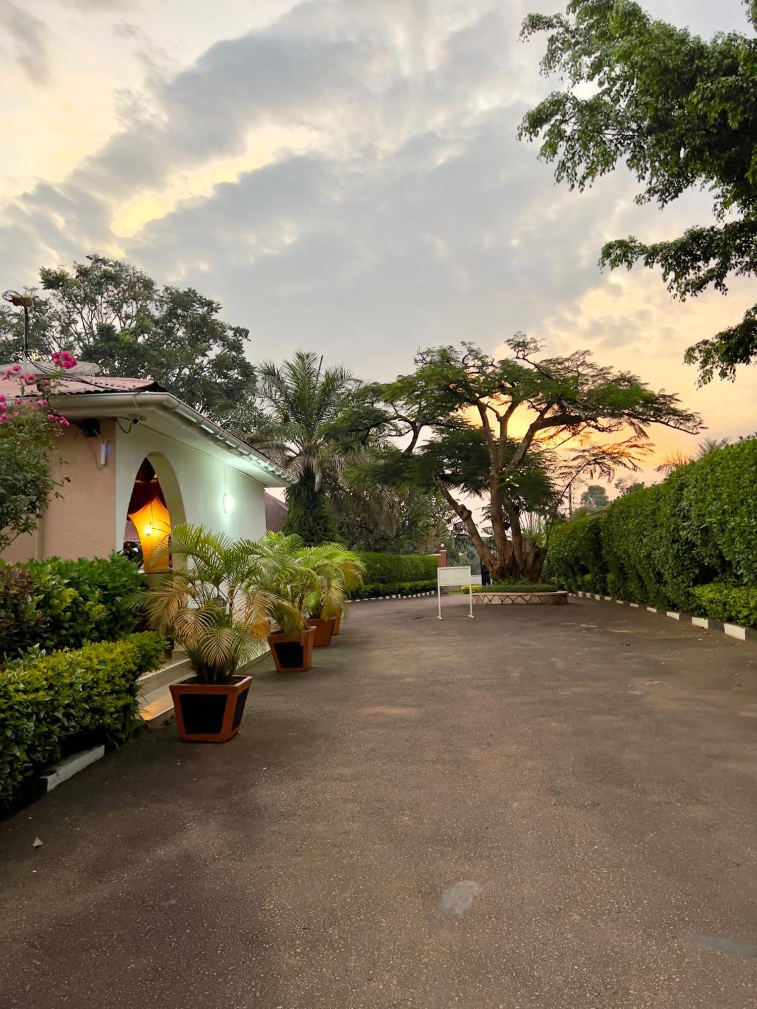 Sunset Hotel Entebbe Exterior photo