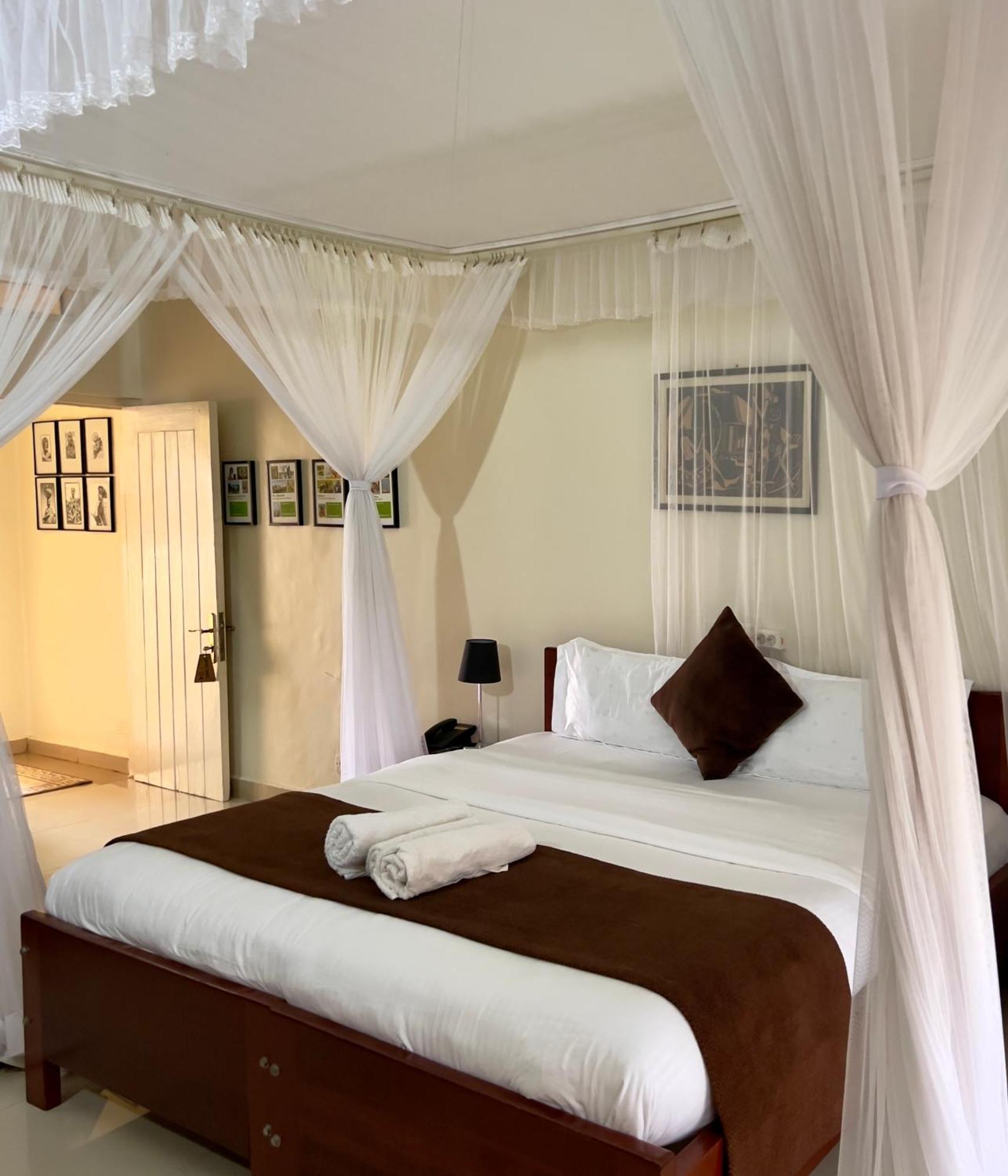 Sunset Hotel Entebbe Exterior photo