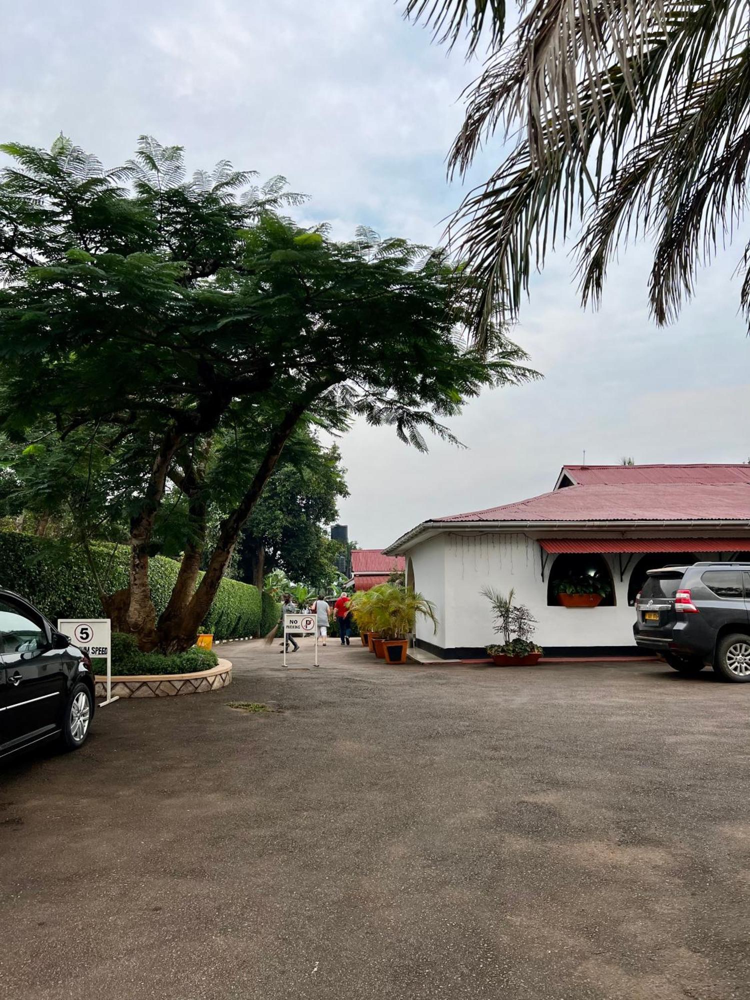 Sunset Hotel Entebbe Exterior photo