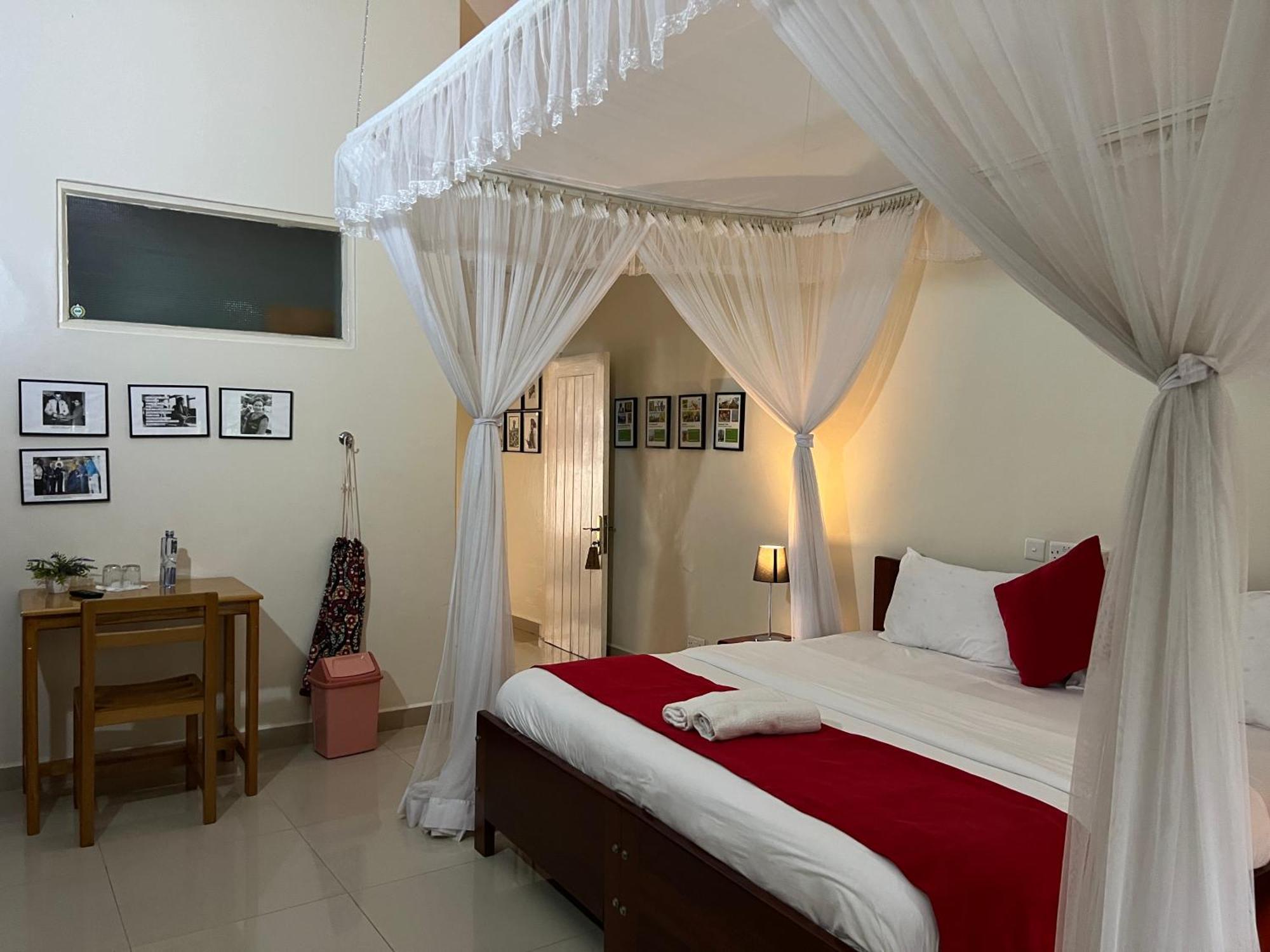 Sunset Hotel Entebbe Exterior photo