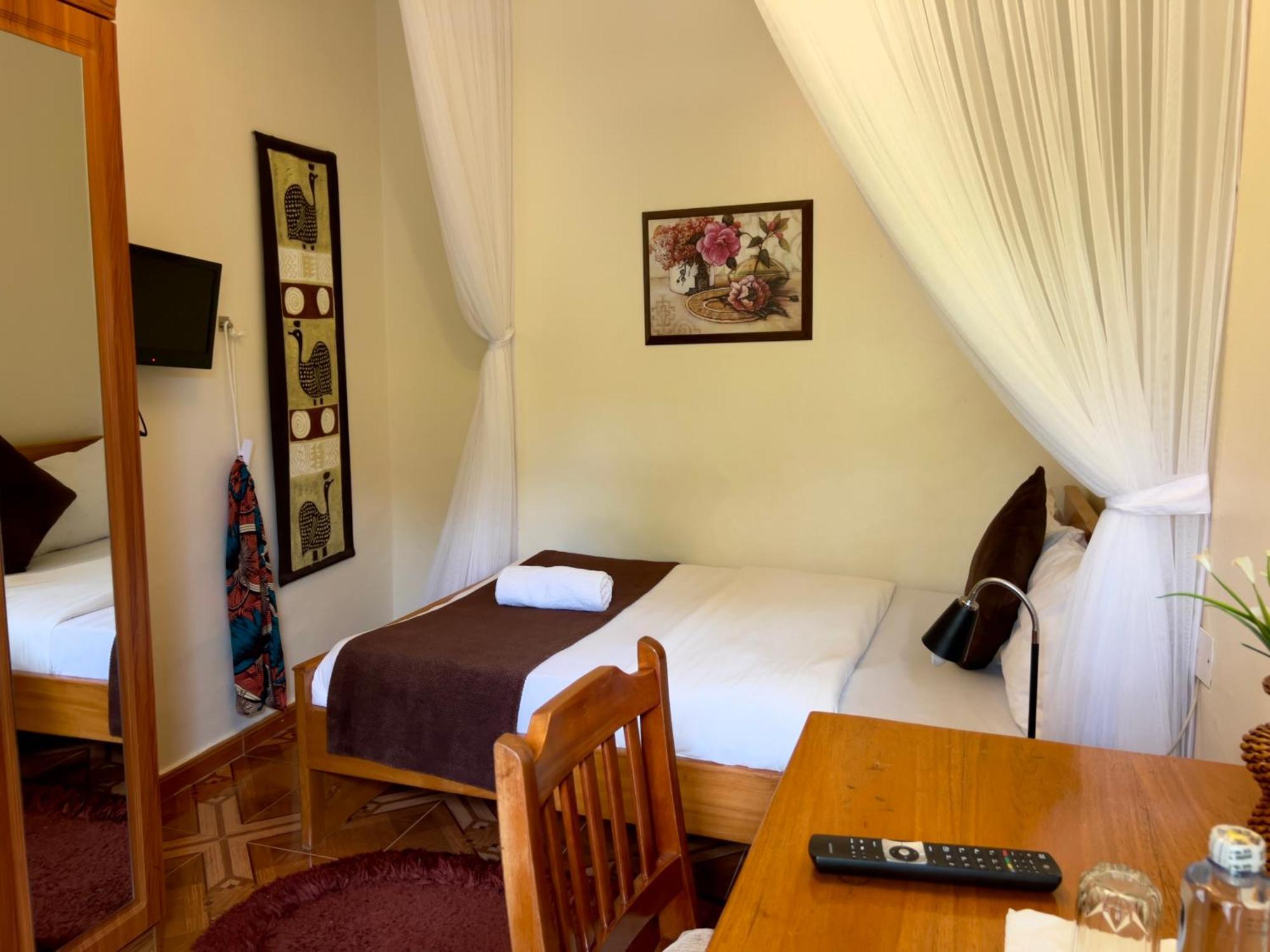 Sunset Hotel Entebbe Exterior photo