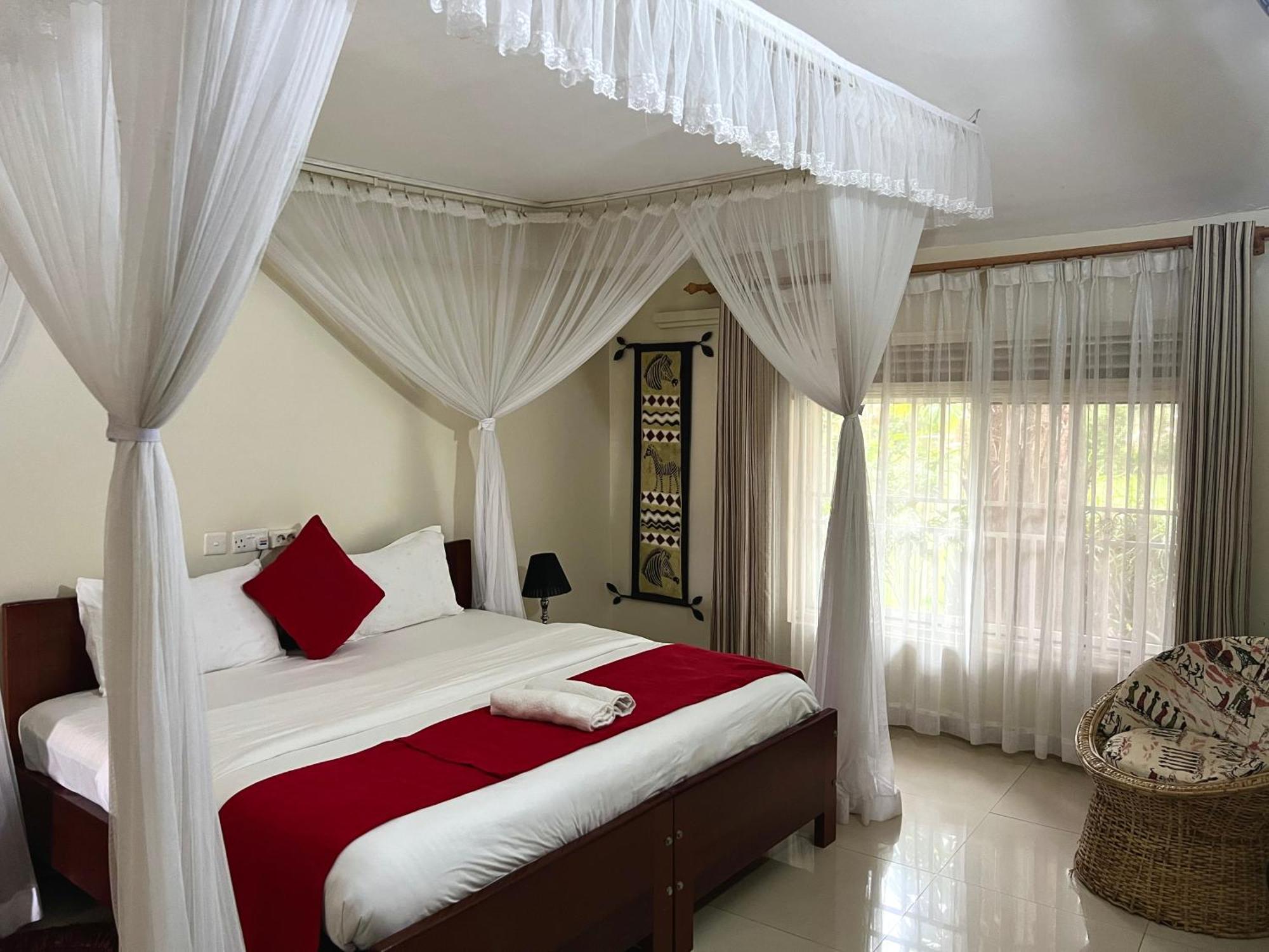 Sunset Hotel Entebbe Exterior photo
