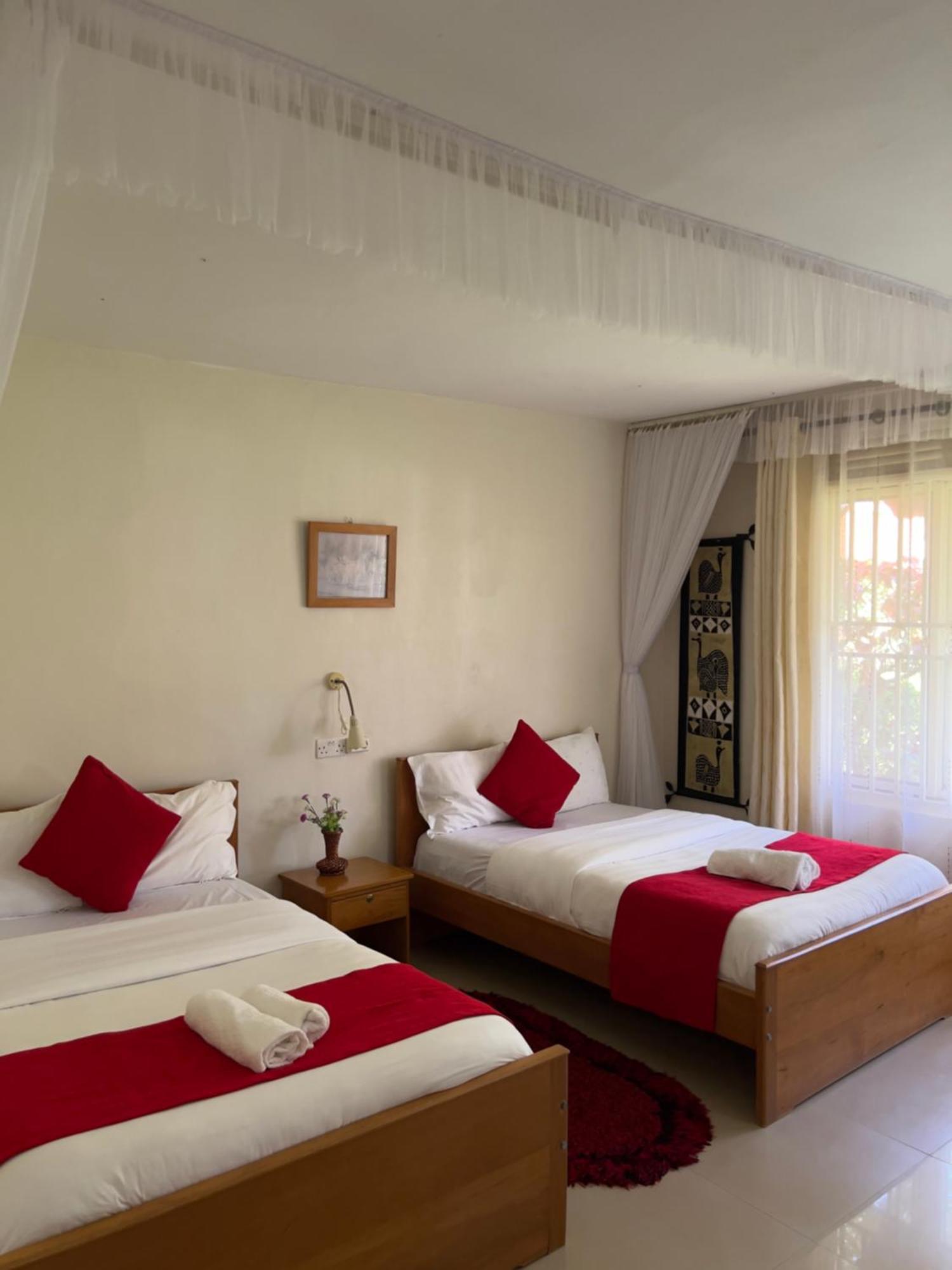 Sunset Hotel Entebbe Exterior photo
