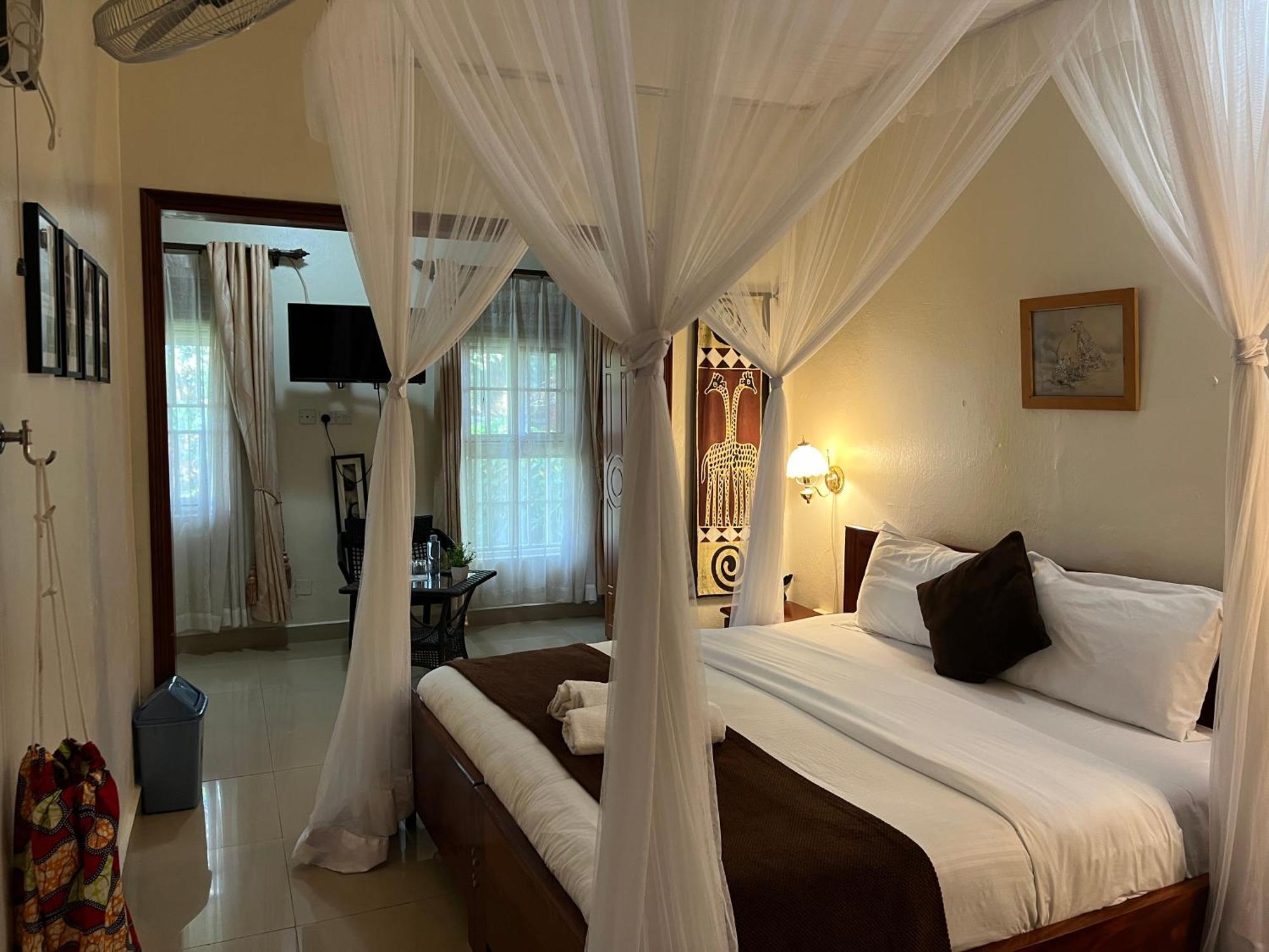 Sunset Hotel Entebbe Exterior photo