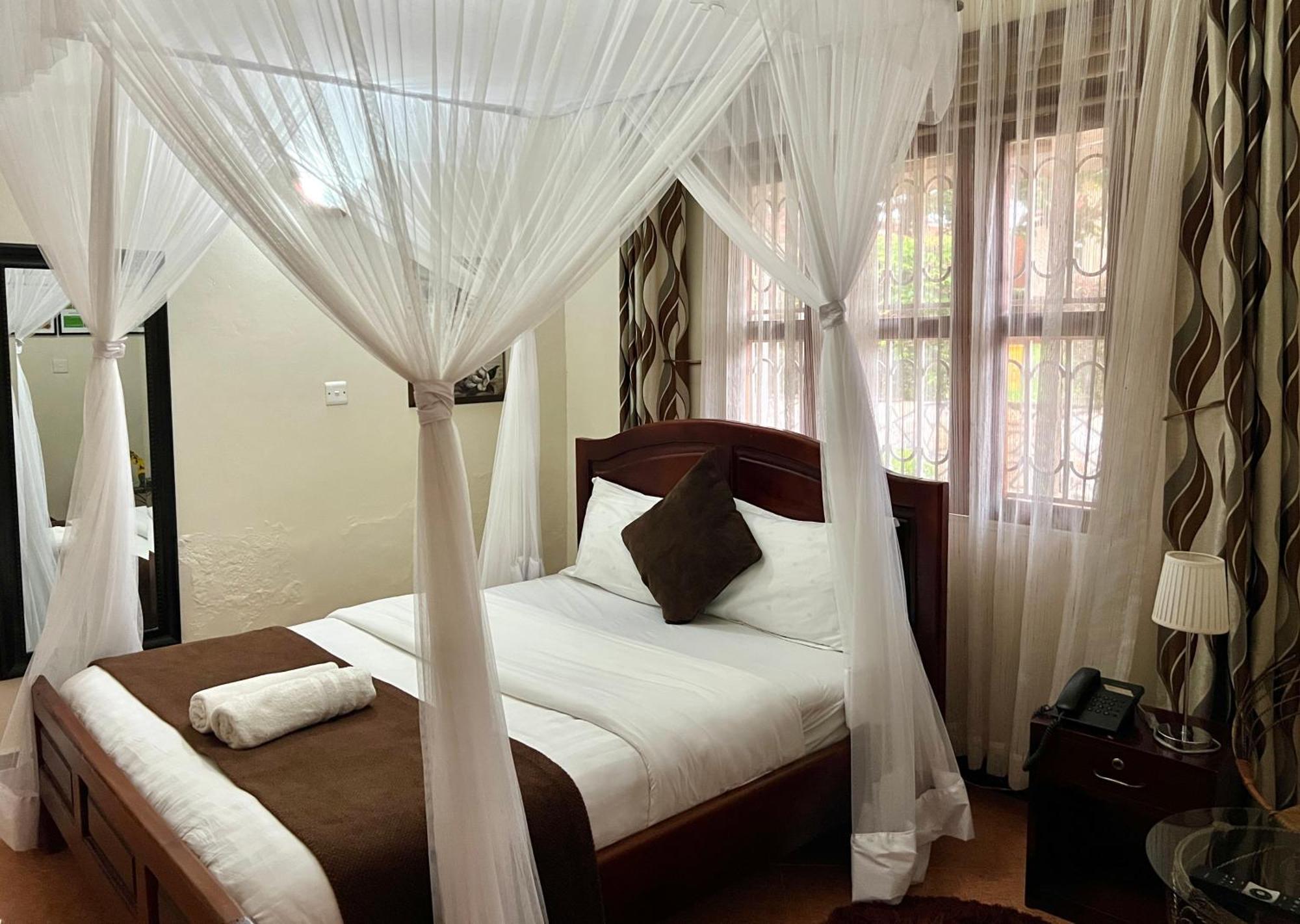 Sunset Hotel Entebbe Exterior photo